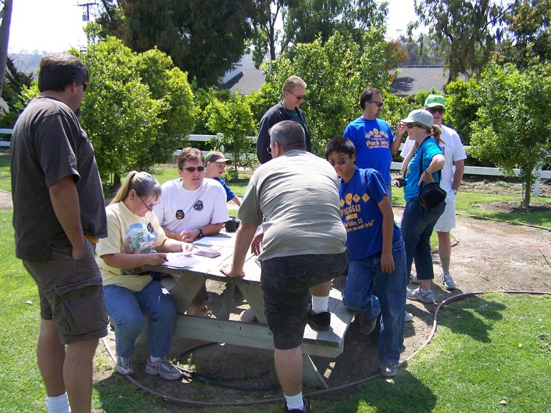 5. Meeting Pack 3643 at Underwood Farms for our fieldtrip.JPG